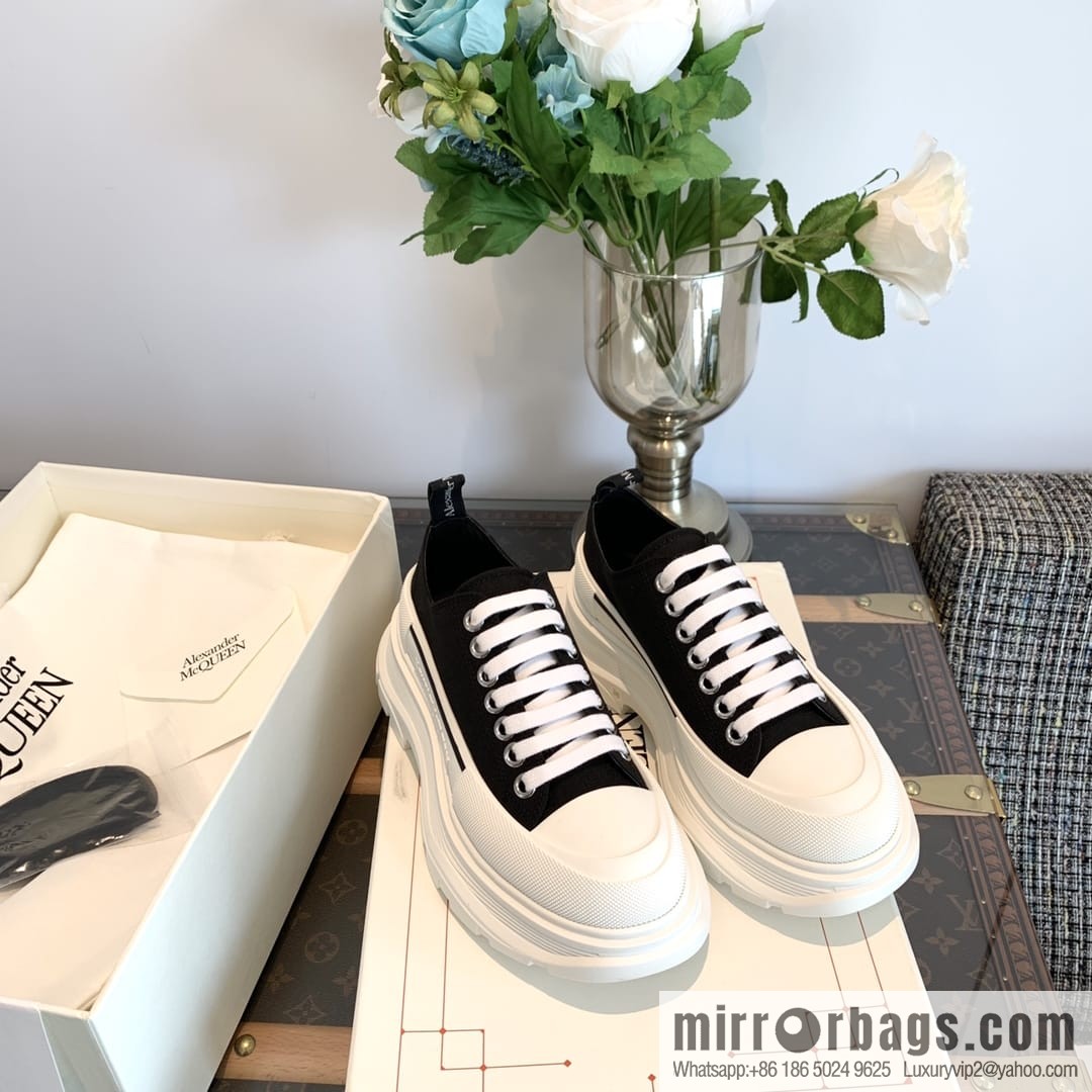 𝐀𝐥𝐞𝐱𝐚𝐧𝐝𝐞𝐫*𝐌𝐜𝐐𝐮𝐞𝐧 McQueen classic canvas platform white shoes