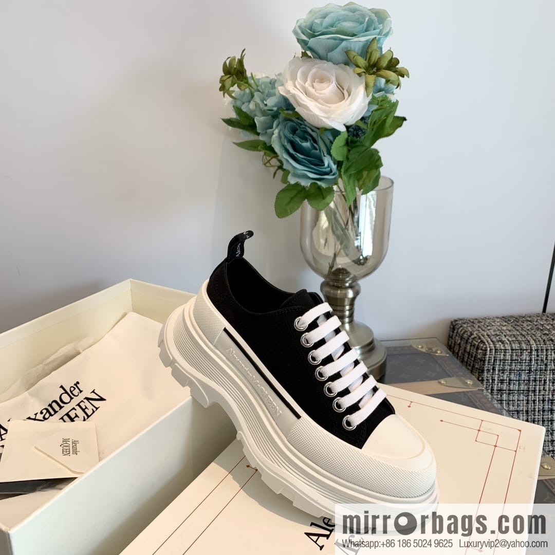 𝐀𝐥𝐞𝐱𝐚𝐧𝐝𝐞𝐫*𝐌𝐜𝐐𝐮𝐞𝐧 McQueen classic canvas platform white shoes