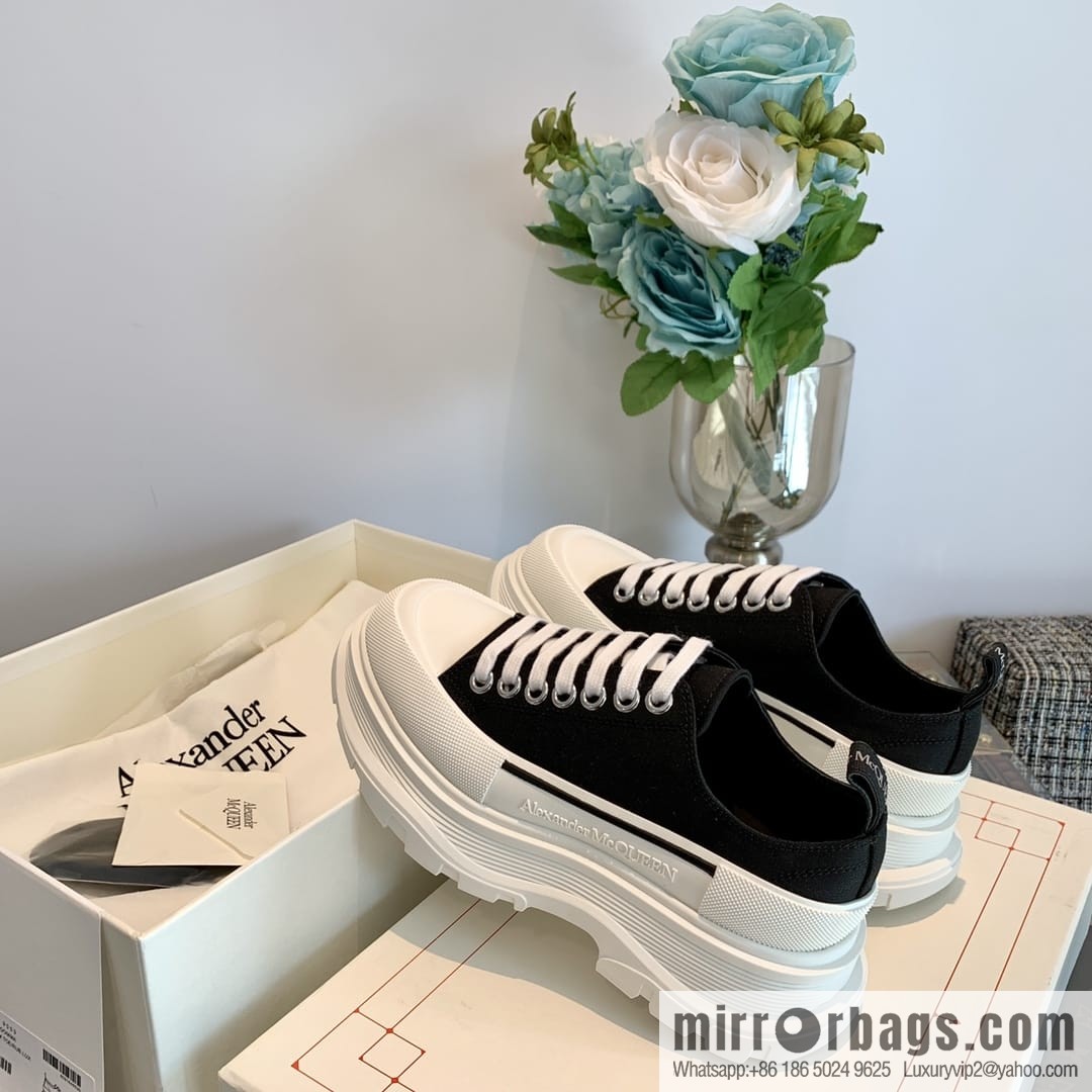𝐀𝐥𝐞𝐱𝐚𝐧𝐝𝐞𝐫*𝐌𝐜𝐐𝐮𝐞𝐧 McQueen classic canvas platform white shoes