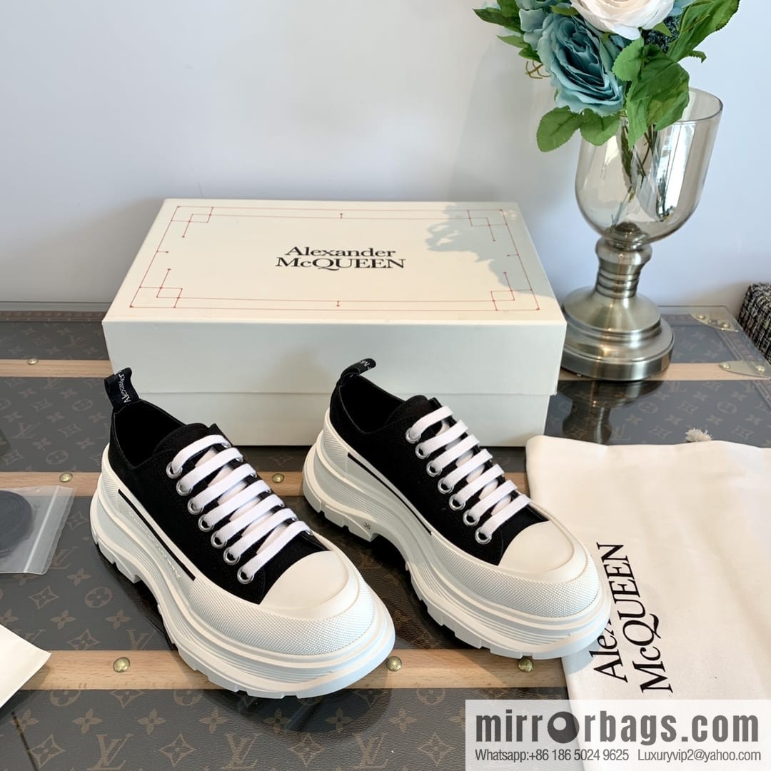 𝐀𝐥𝐞𝐱𝐚𝐧𝐝𝐞𝐫*𝐌𝐜𝐐𝐮𝐞𝐧 McQueen classic canvas platform white shoes