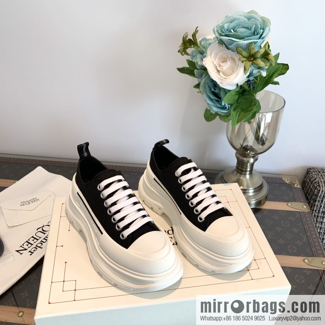 𝐀𝐥𝐞𝐱𝐚𝐧𝐝𝐞𝐫*𝐌𝐜𝐐𝐮𝐞𝐧 McQueen classic canvas platform white shoes