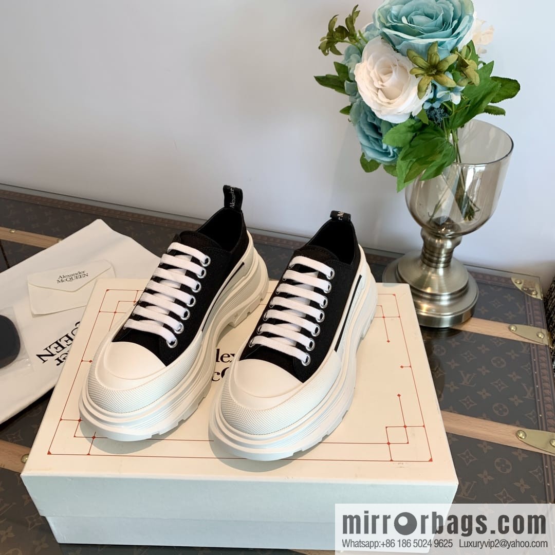 𝐀𝐥𝐞𝐱𝐚𝐧𝐝𝐞𝐫*𝐌𝐜𝐐𝐮𝐞𝐧 McQueen classic canvas platform white shoes