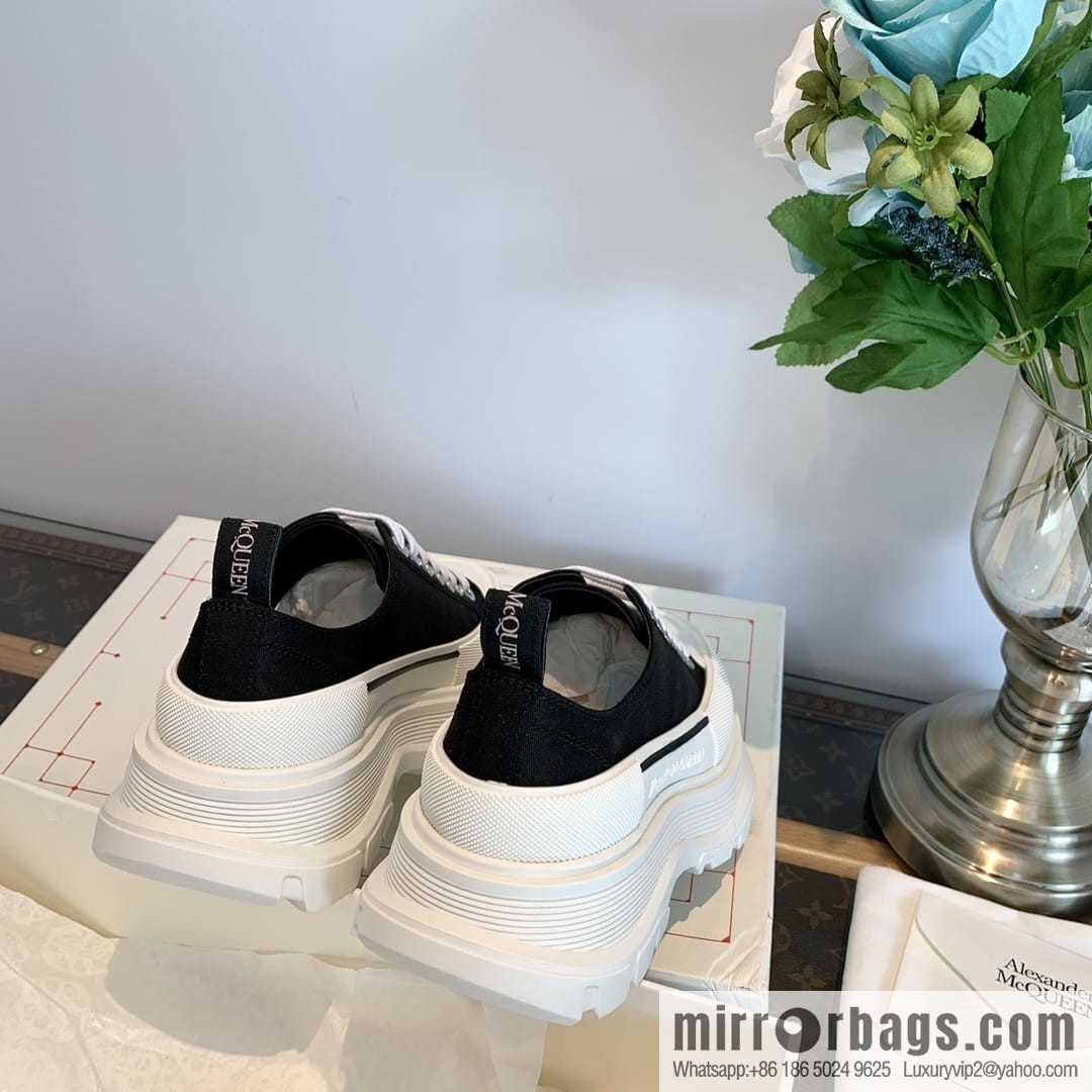 𝐀𝐥𝐞𝐱𝐚𝐧𝐝𝐞𝐫*𝐌𝐜𝐐𝐮𝐞𝐧 McQueen classic canvas platform white shoes