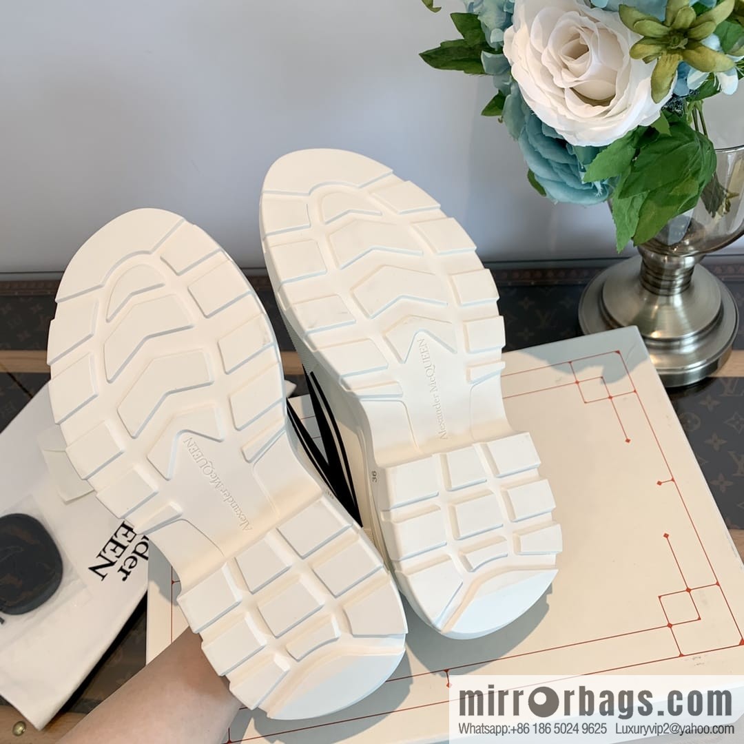 𝐀𝐥𝐞𝐱𝐚𝐧𝐝𝐞𝐫*𝐌𝐜𝐐𝐮𝐞𝐧 McQueen classic canvas platform white shoes