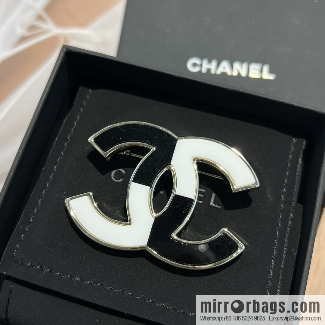 New ☑️ CHANEL Chanel double c black and white brooch