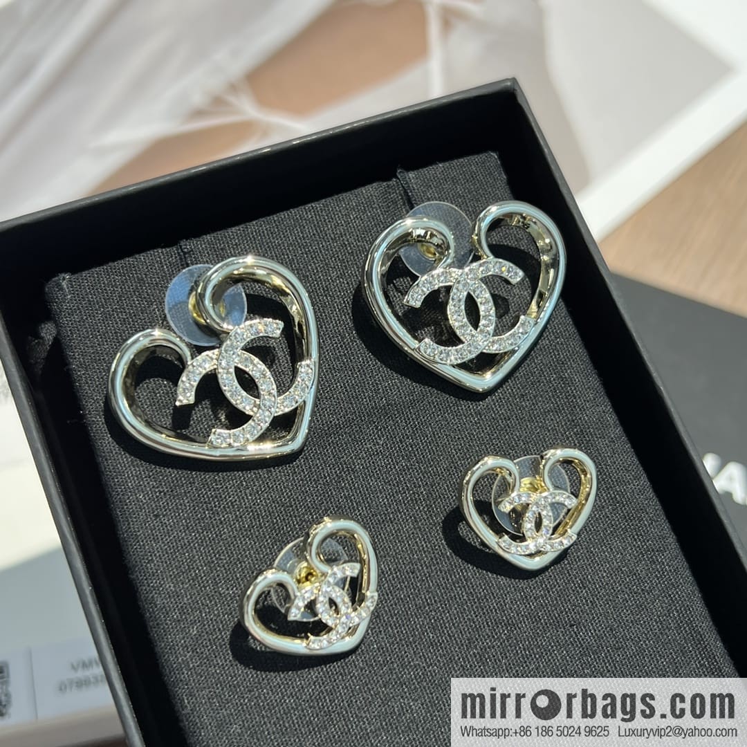 New ☑️ CHANEL Chanel c1 double c cut-out peach heart love stud earrings