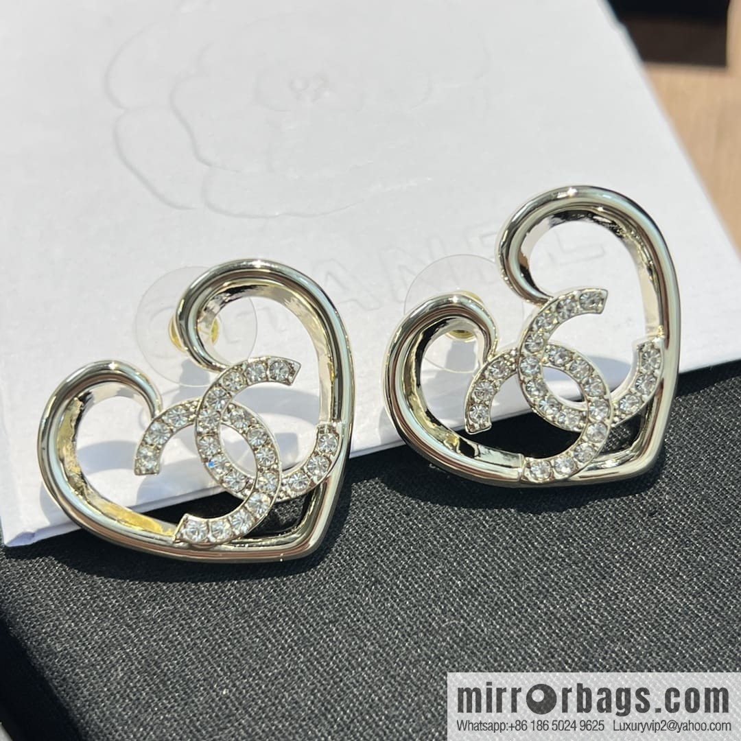 New ☑️ CHANEL Chanel c1 double c cut-out peach heart love stud earrings
