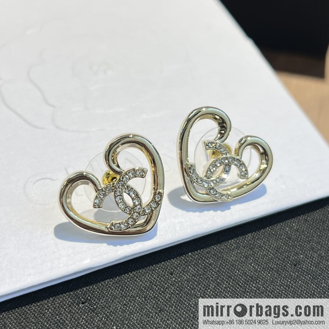 New ☑️ CHANEL Chanel c1 double c cut-out peach heart love stud earrings