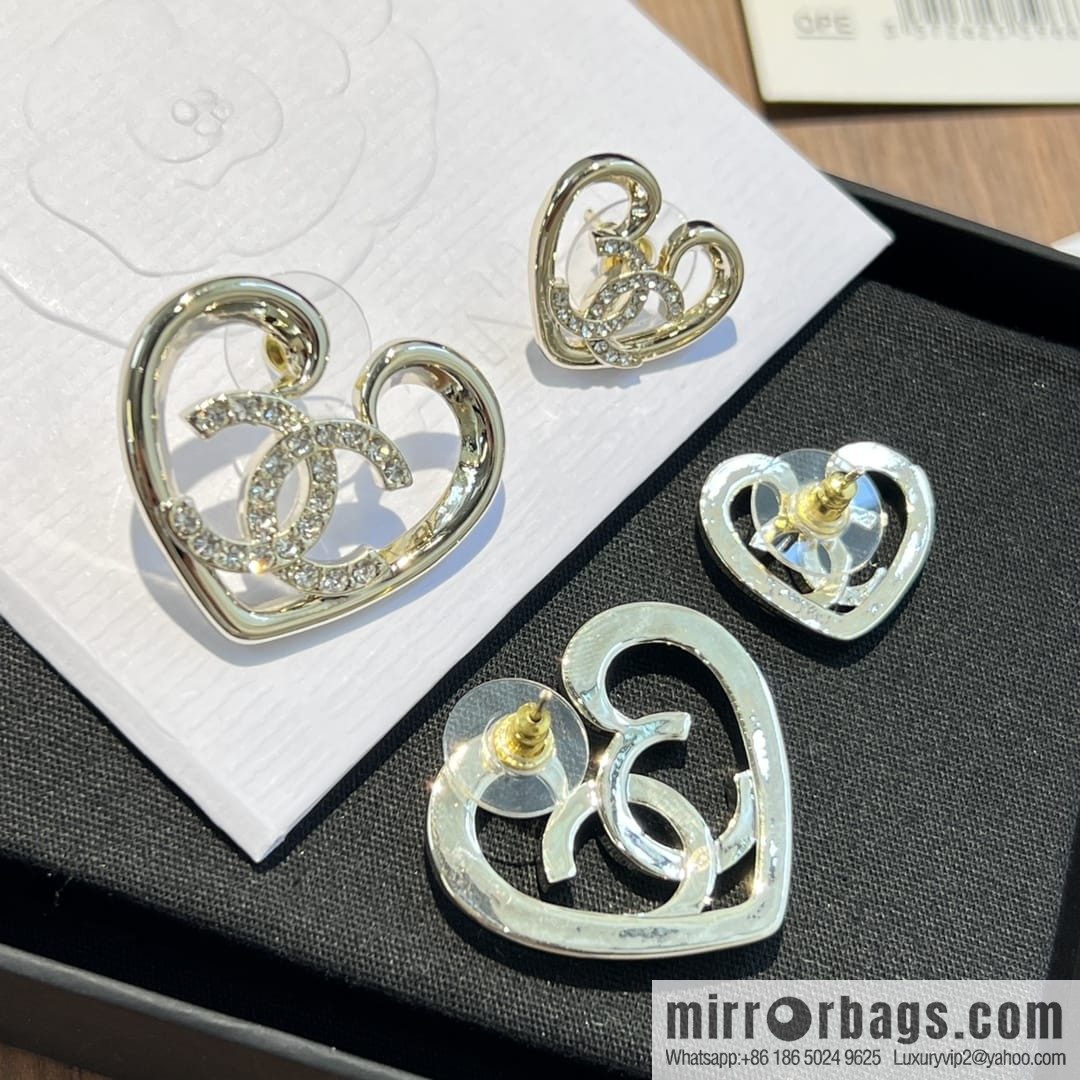 New ☑️ CHANEL Chanel c1 double c cut-out peach heart love stud earrings