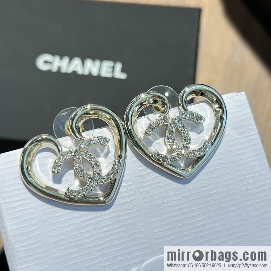 New ☑️ CHANEL Chanel c1 double c cut-out peach heart love stud earrings