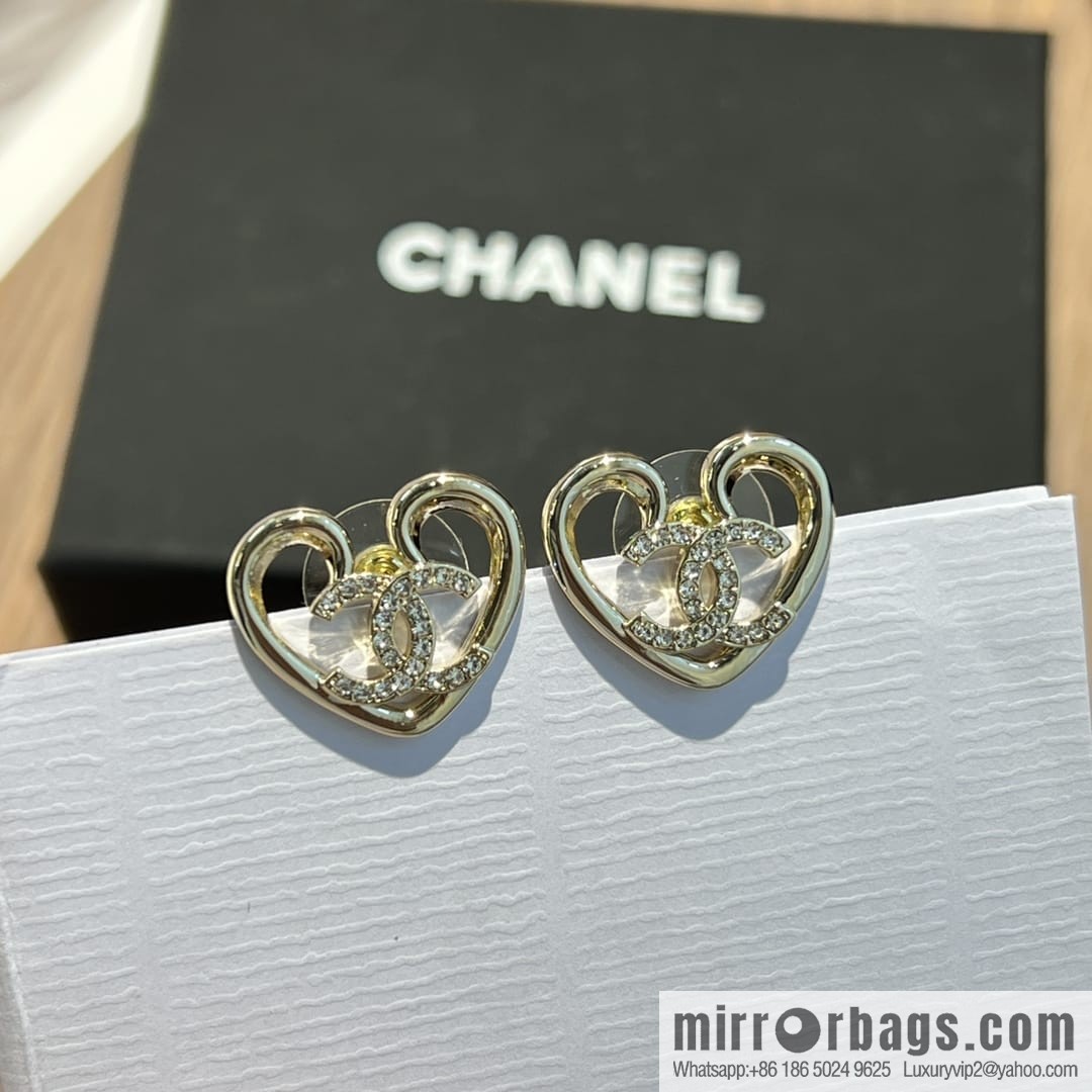 New ☑️ CHANEL Chanel c1 double c cut-out peach heart love stud earrings