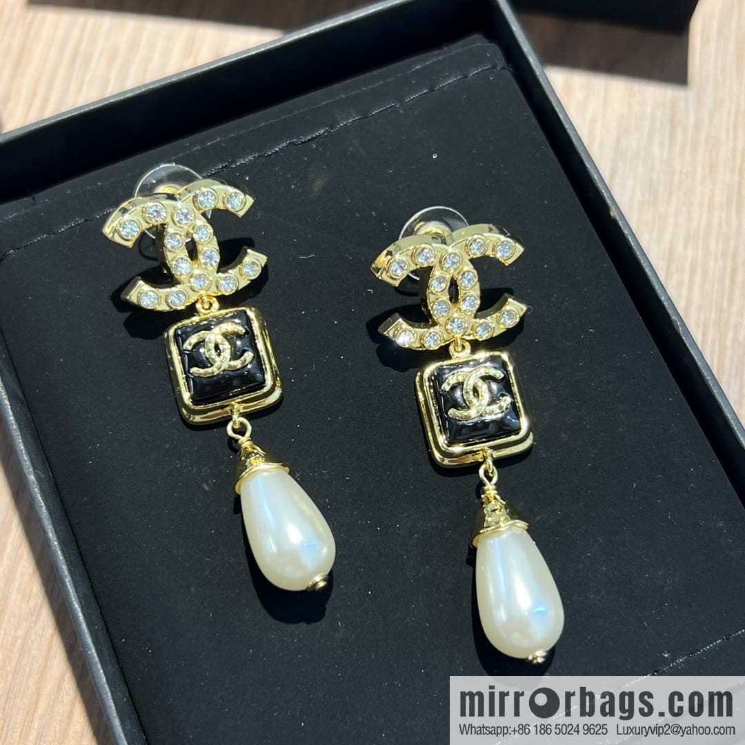 New ☑️ CHANEL Chanel c3 double c full diamond square pearl stud earrings