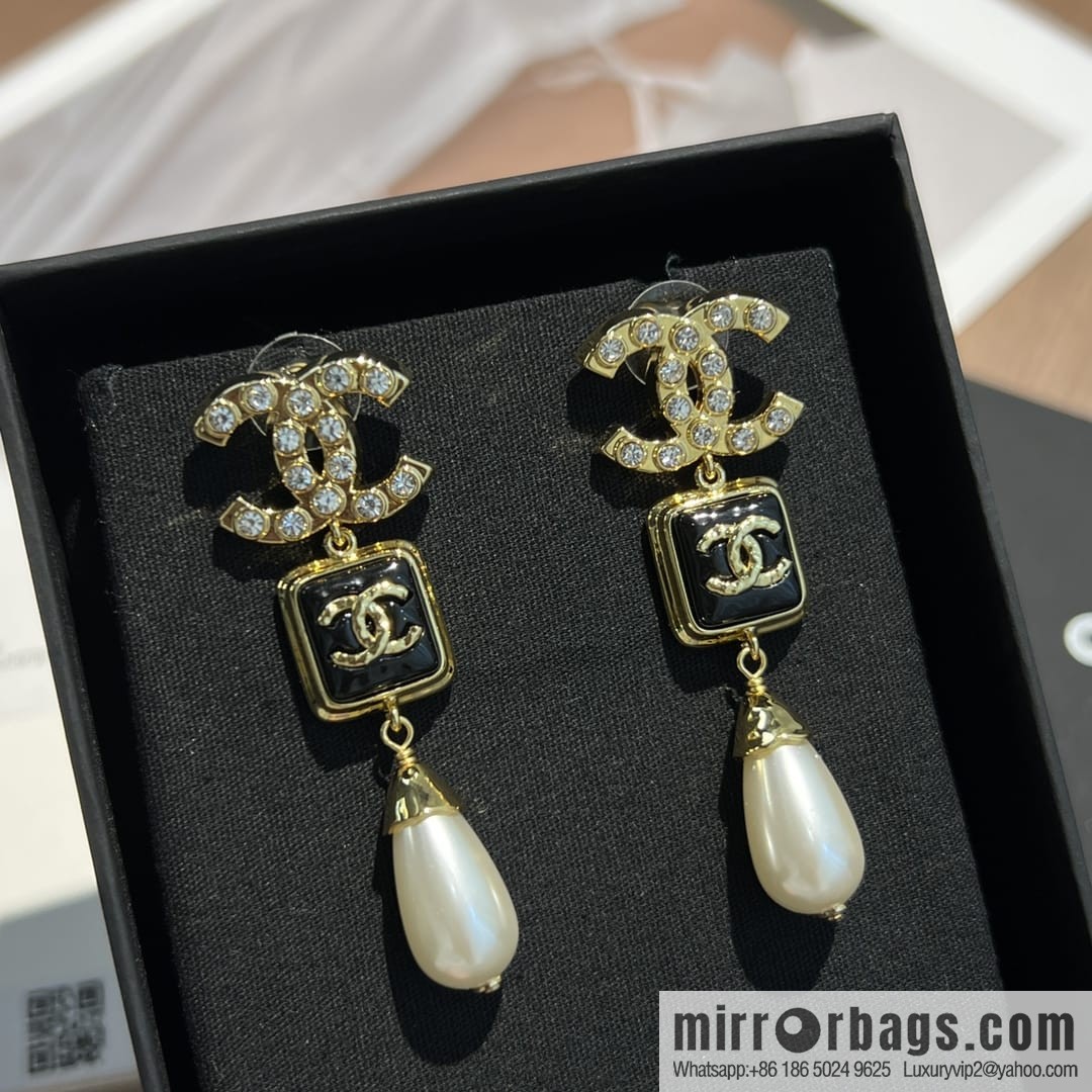 New ☑️ CHANEL Chanel c3 double c full diamond square pearl stud earrings