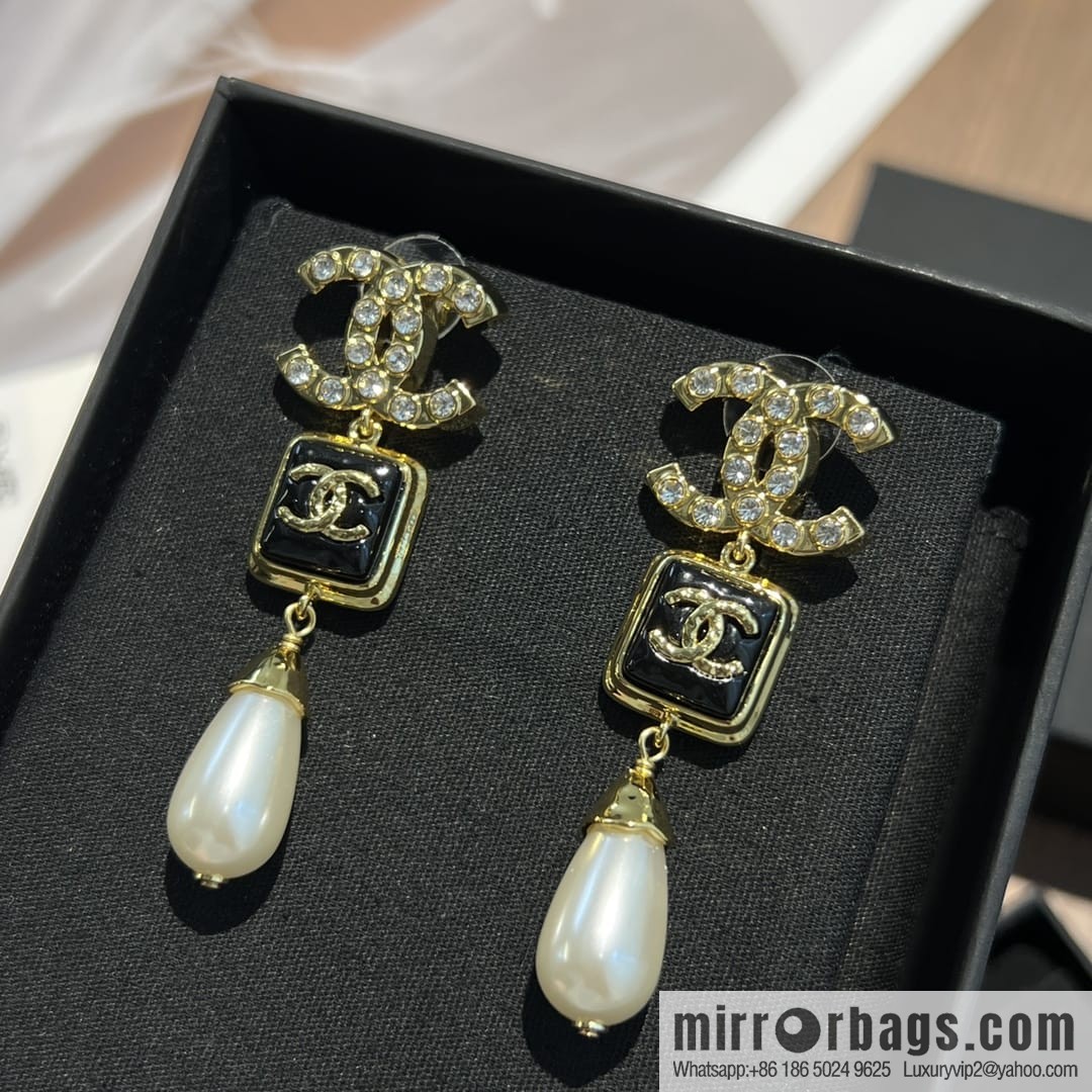 New ☑️ CHANEL Chanel c3 double c full diamond square pearl stud earrings
