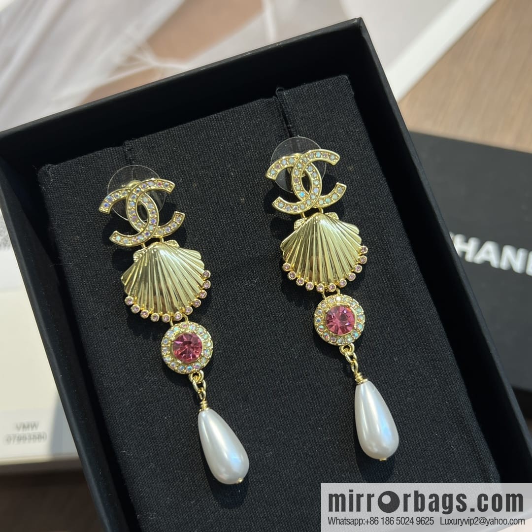 New ☑️ CHANEL Chanel c4 double c gold shell 🐚 stud earrings