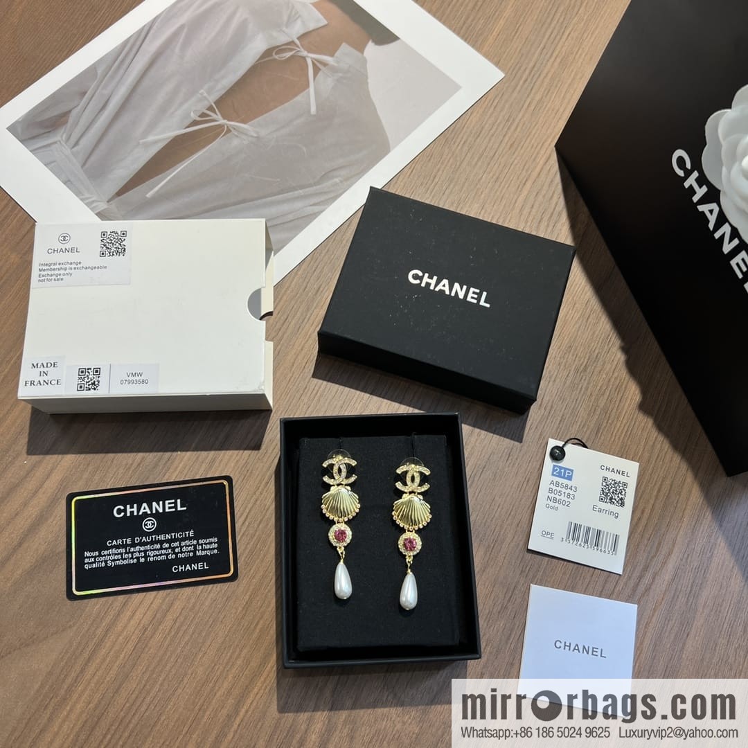 New ☑️ CHANEL Chanel c4 double c gold shell 🐚 stud earrings