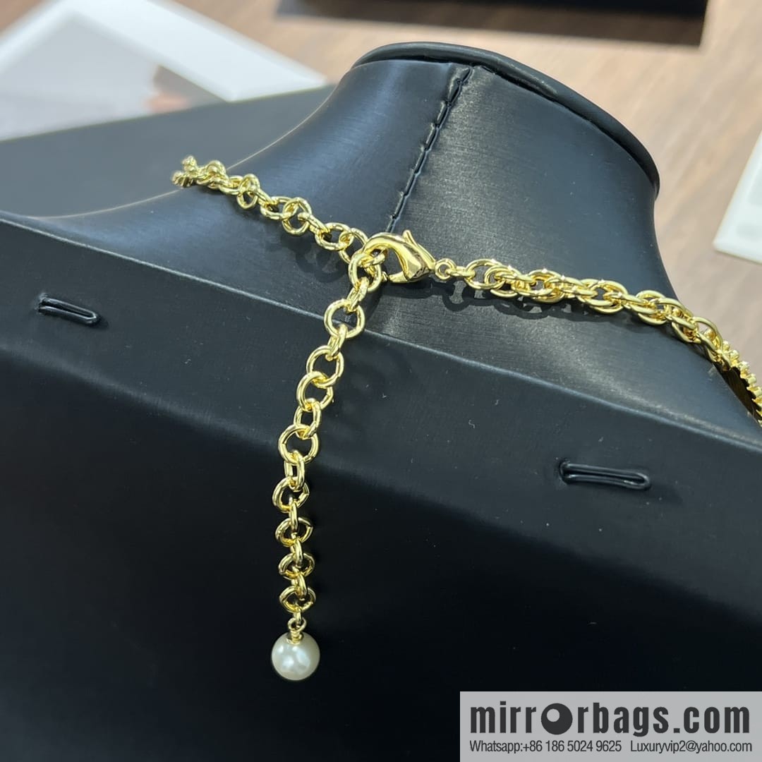 New ☑️ CHANEL Chanel double c gold shell 🐚 necklace