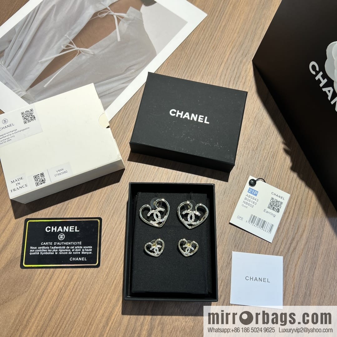 New ☑️ CHANEL Chanel c1 double c cut-out peach heart love stud earrings