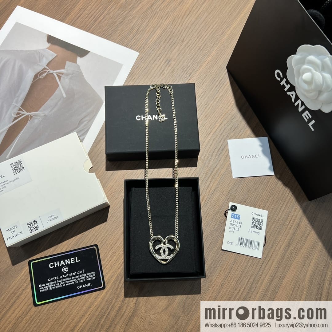 New ☑️ CHANEL Chanel double c cut-out peach heart love necklace
