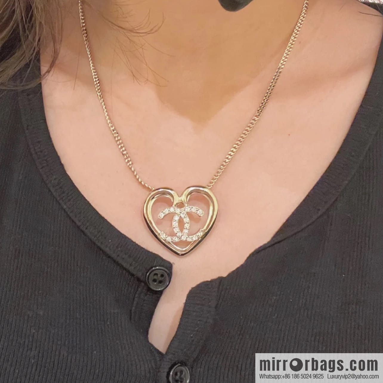 New ☑️ CHANEL Chanel double c cut-out peach heart love necklace