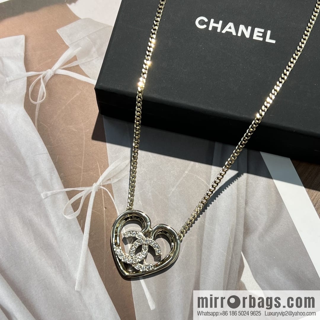 New ☑️ CHANEL Chanel double c cut-out peach heart love necklace