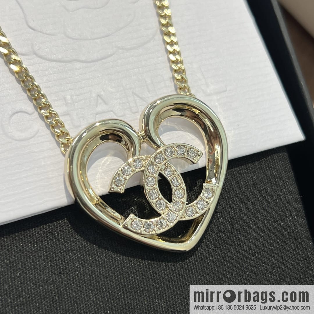 New ☑️ CHANEL Chanel double c cut-out peach heart love necklace