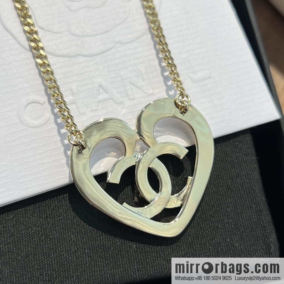 New ☑️ CHANEL Chanel double c cut-out peach heart love necklace