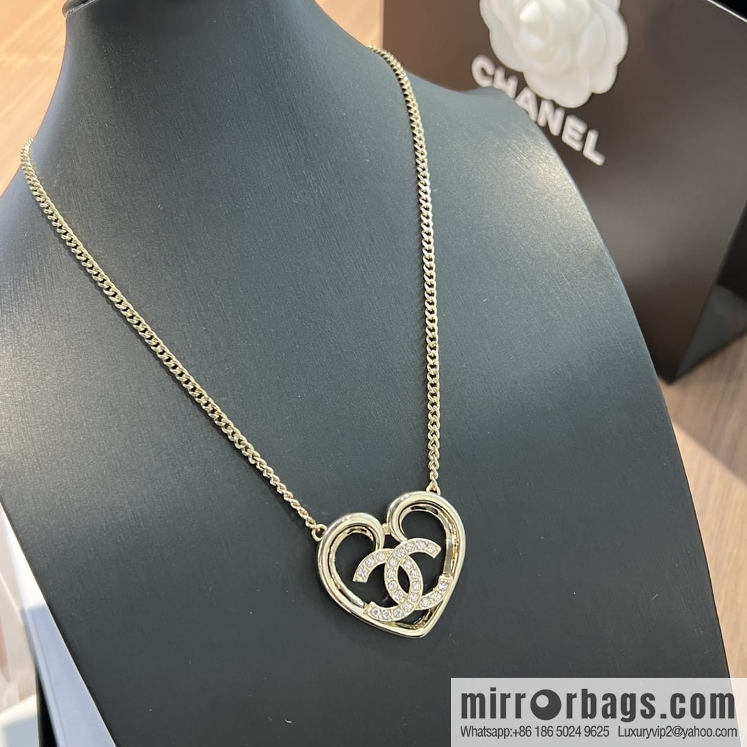 New ☑️ CHANEL Chanel double c cut-out peach heart love necklace