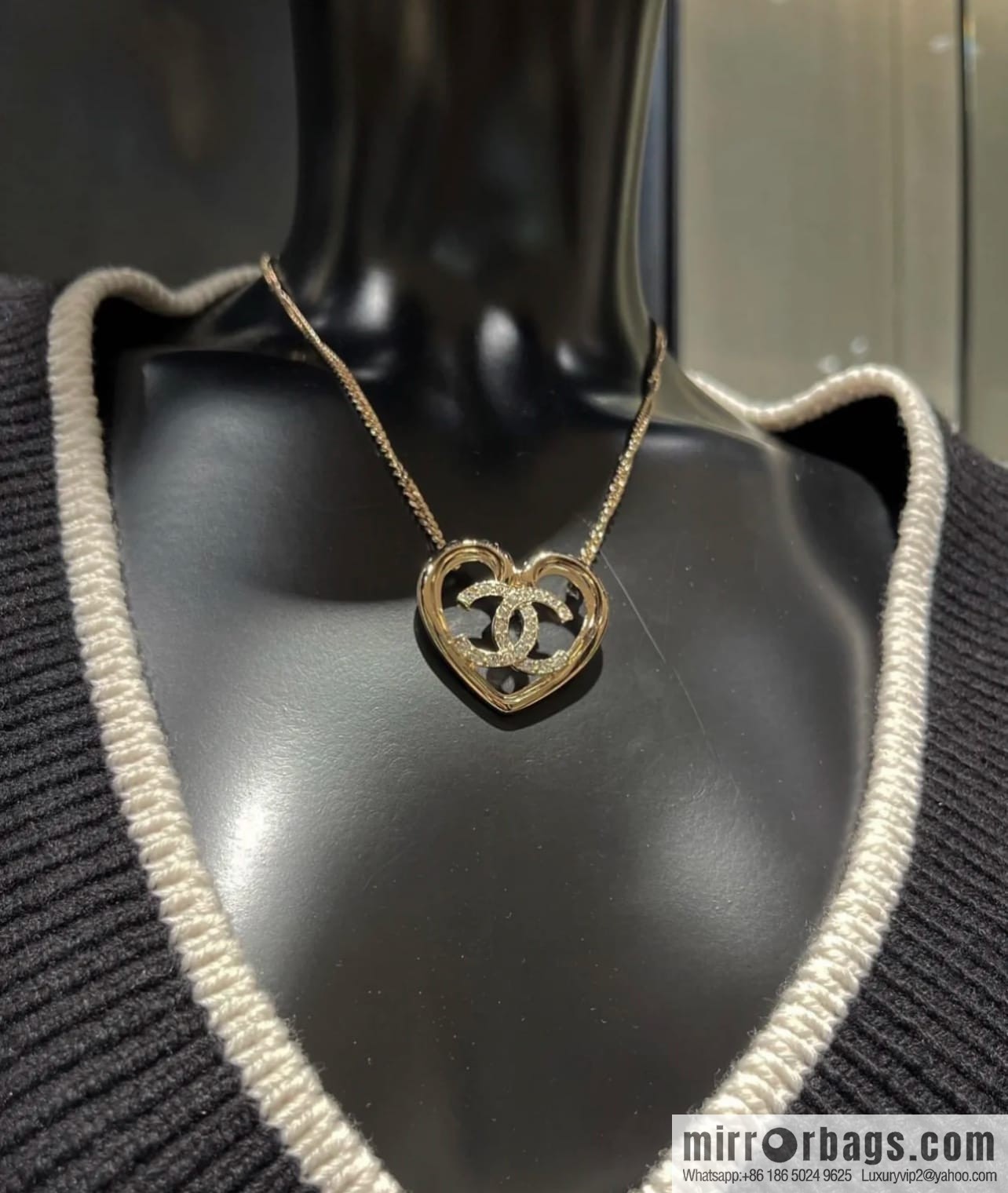 New ☑️ CHANEL Chanel double c cut-out peach heart love necklace