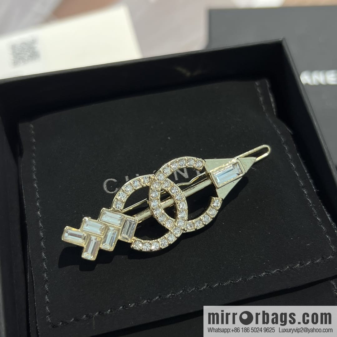 New ☑️ CHANEL Chanel Double C Arrow Hairpin