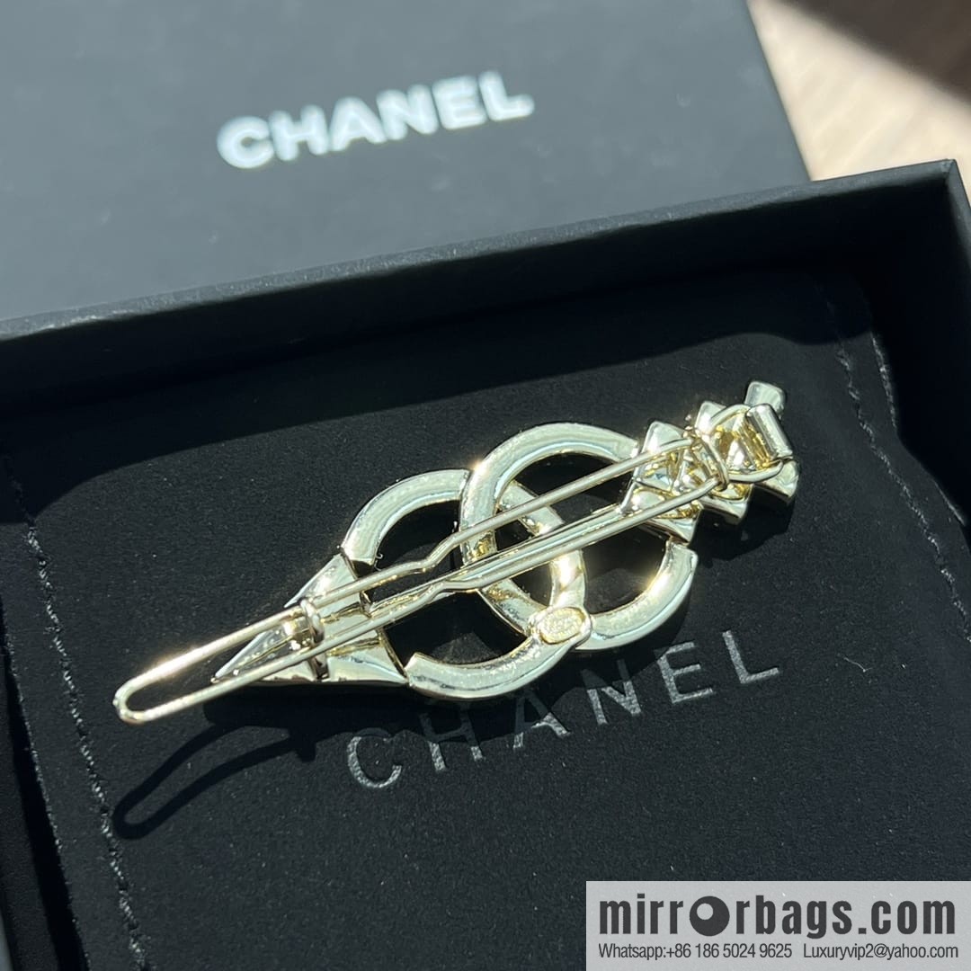 New ☑️ CHANEL Chanel Double C Arrow Hairpin