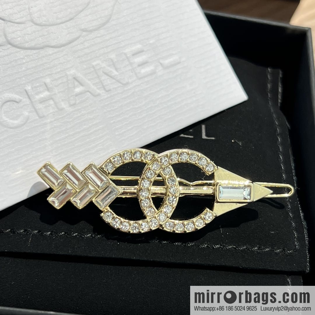 New ☑️ CHANEL Chanel Double C Arrow Hairpin