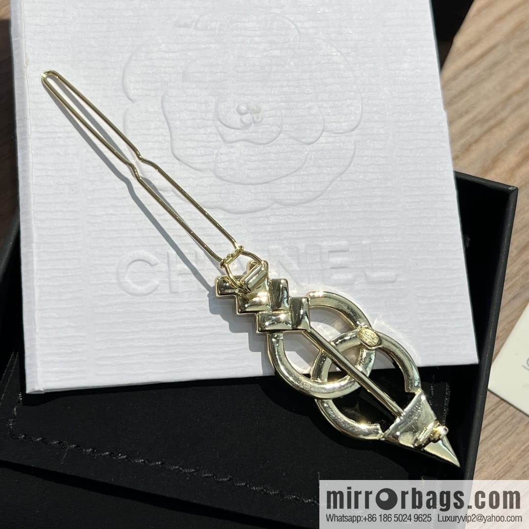 New ☑️ CHANEL Chanel Double C Arrow Hairpin