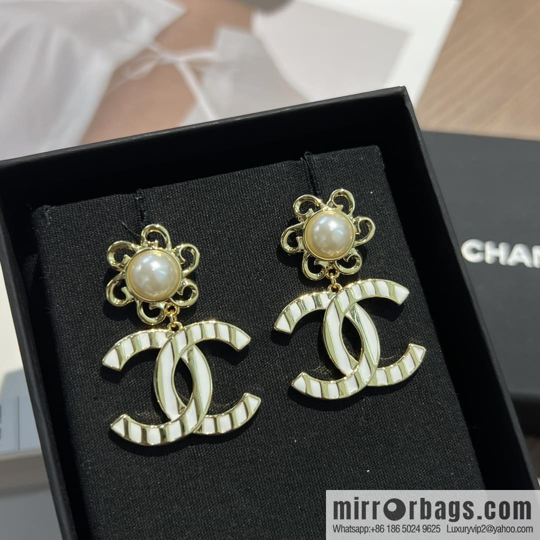 New ☑️ CHANEL Chanel c2 double c wavy stud earrings