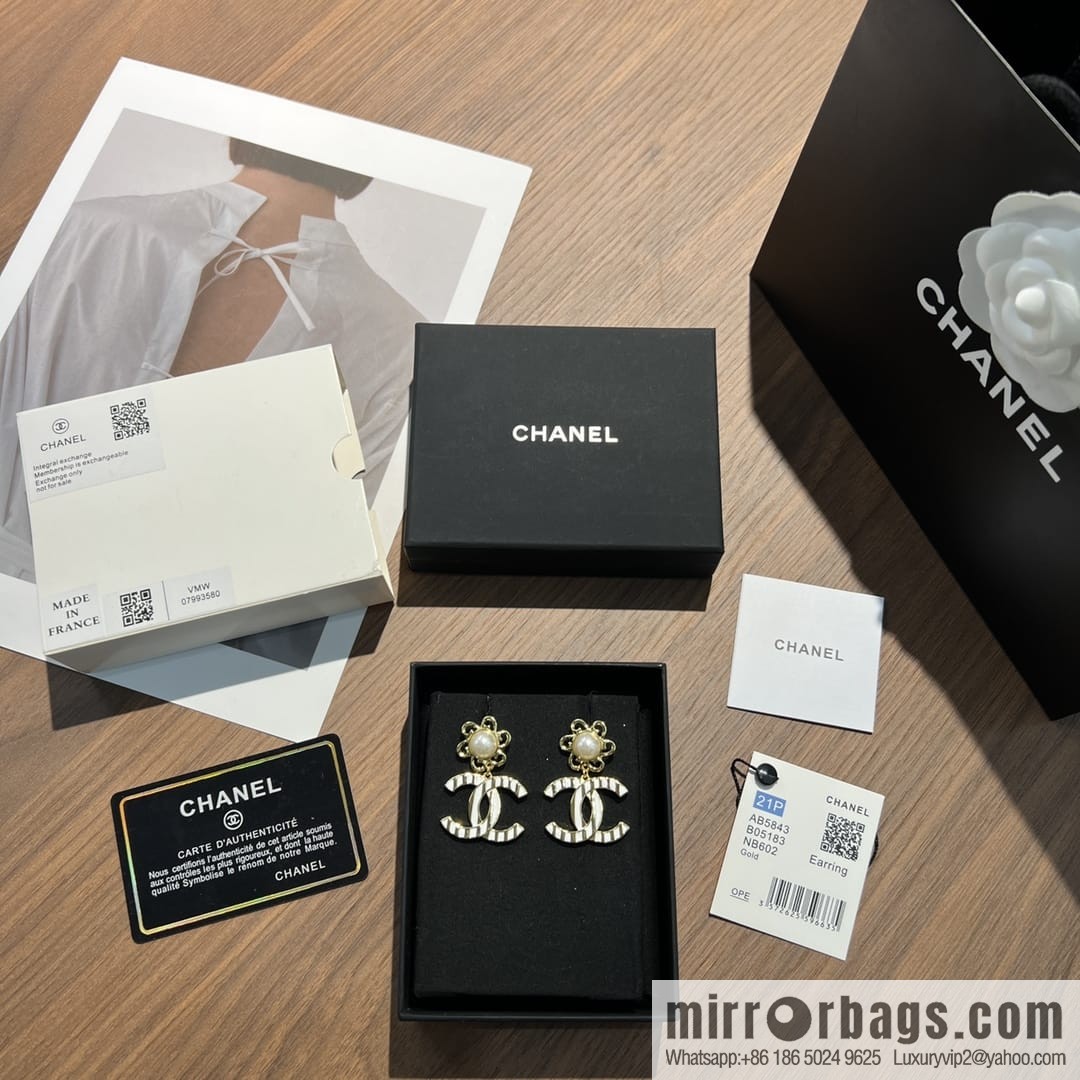 New ☑️ CHANEL Chanel c2 double c wavy stud earrings