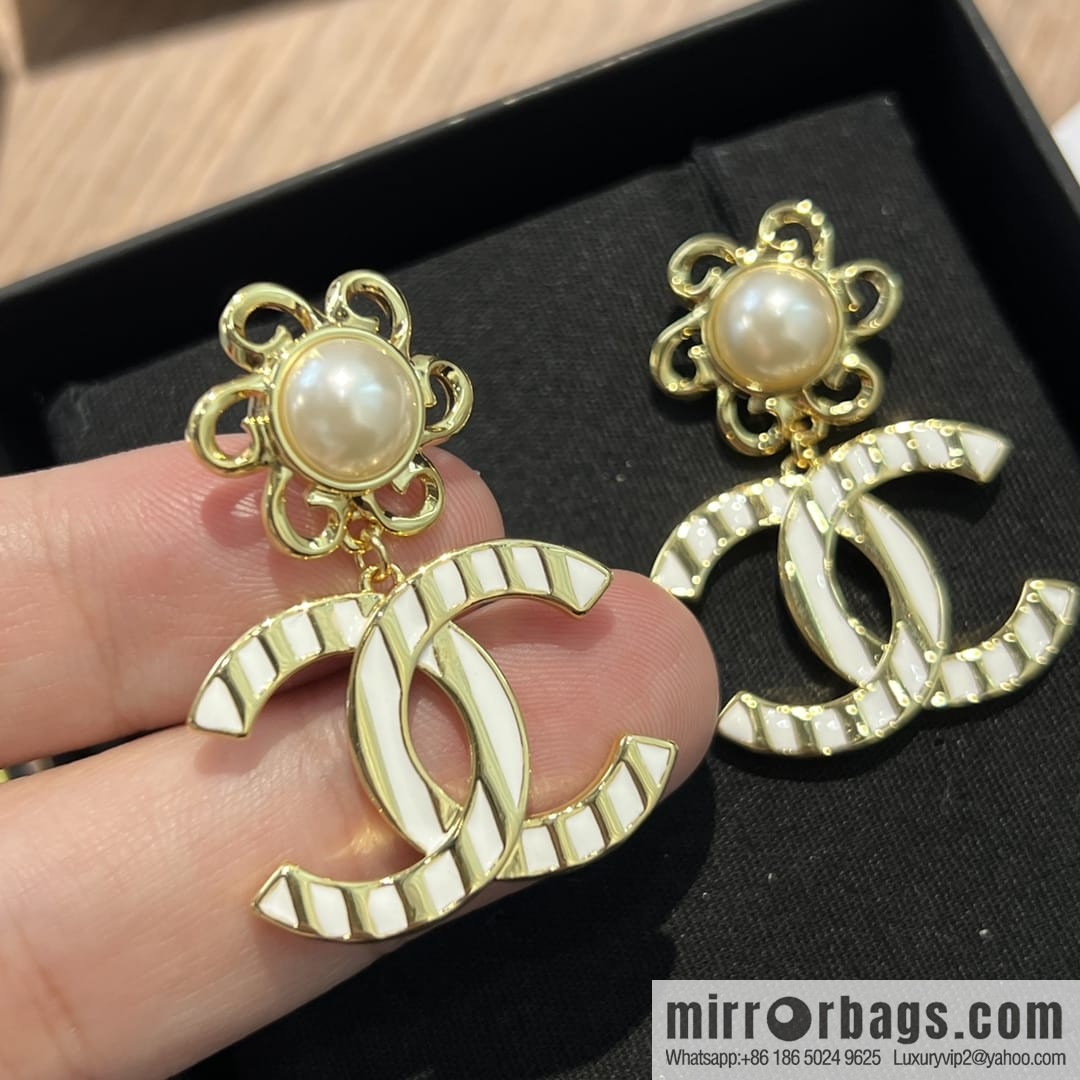 New ☑️ CHANEL Chanel c2 double c wavy stud earrings