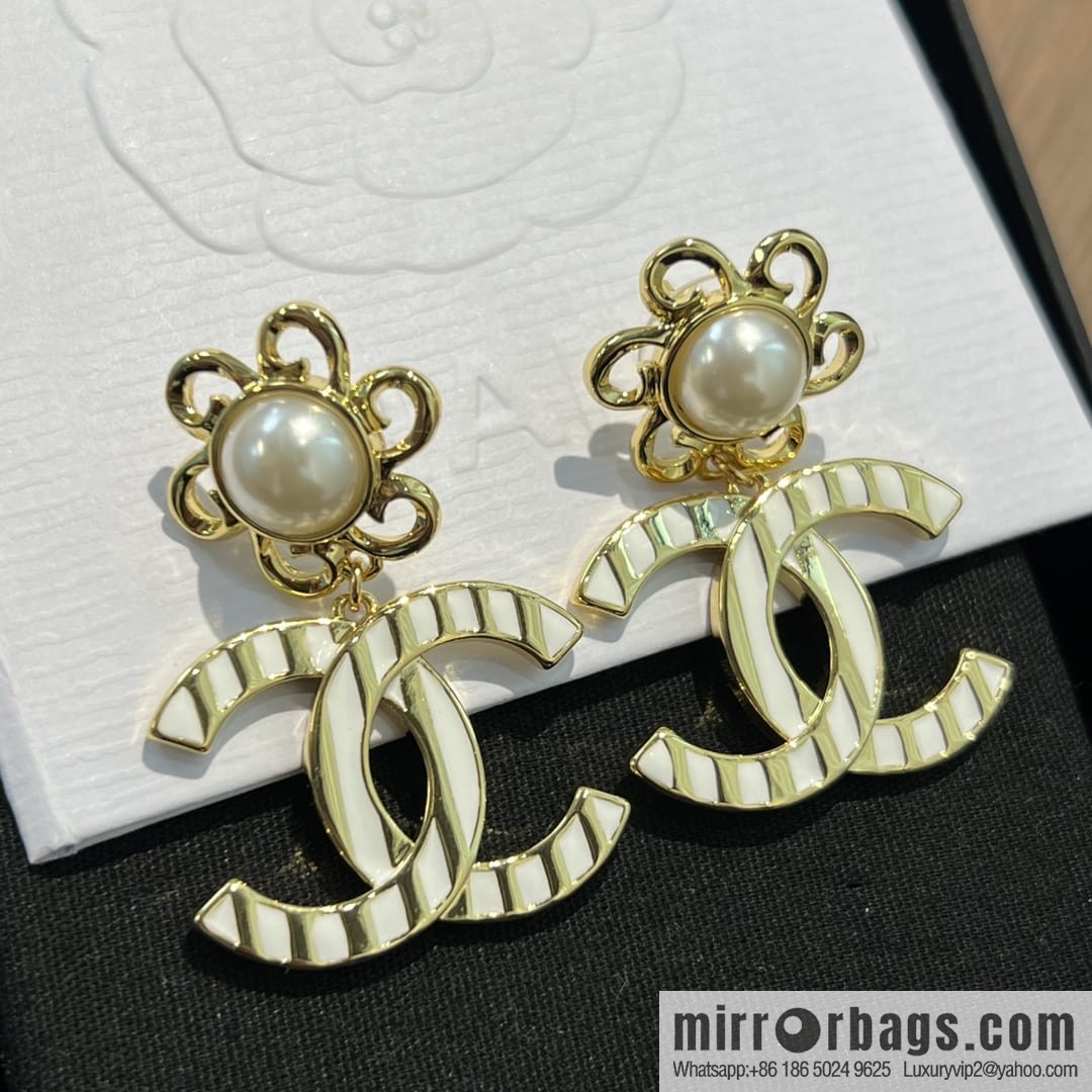 New ☑️ CHANEL Chanel c2 double c wavy stud earrings