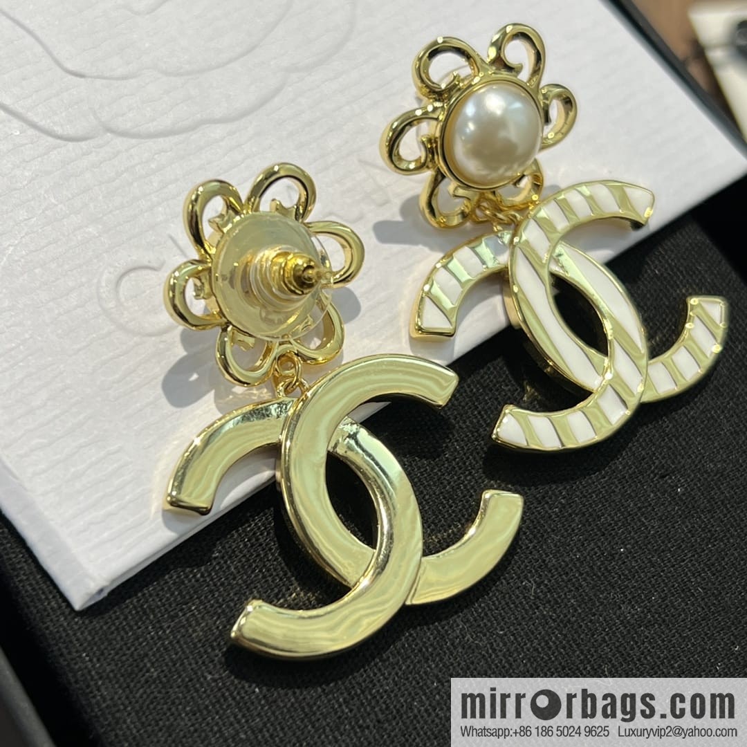New ☑️ CHANEL Chanel c2 double c wavy stud earrings