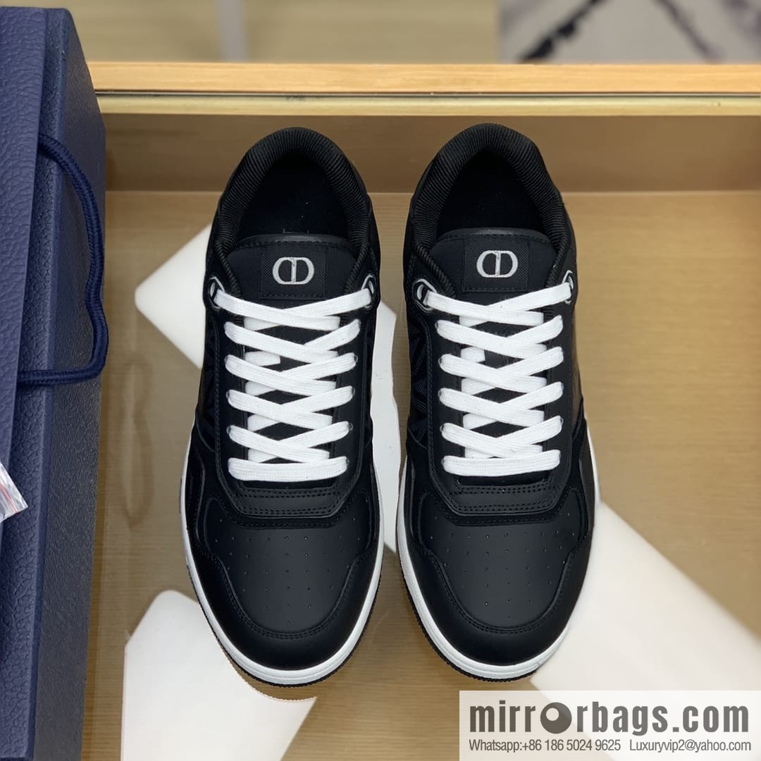 Dior uses black smooth cow leather (fabric) carefully made men's low-top sneakers