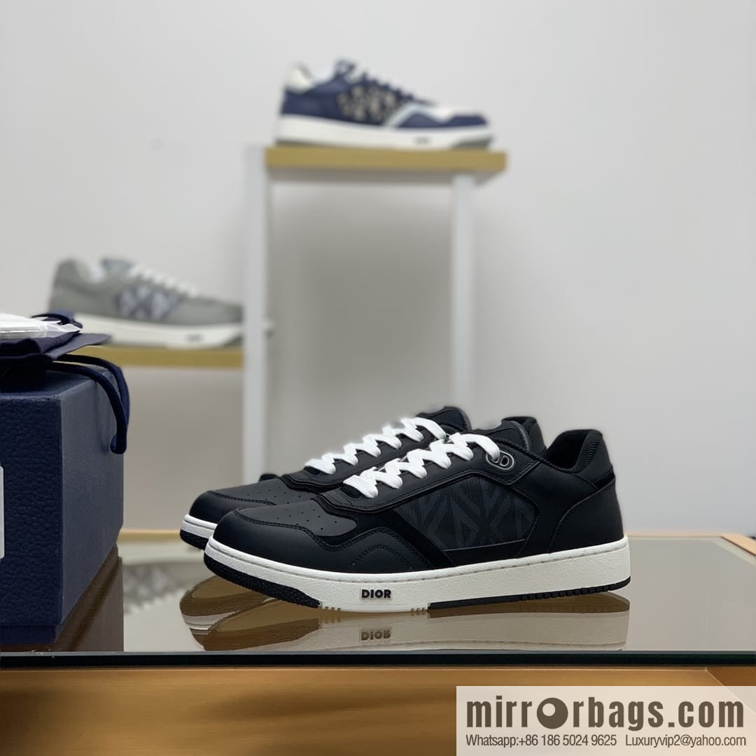 Dior uses black smooth cow leather (fabric) carefully made men's low-top sneakers