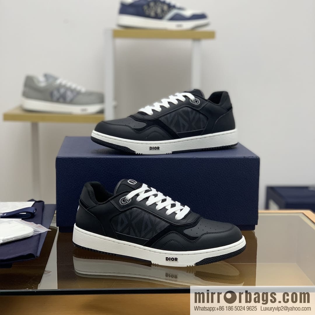 Dior uses black smooth cow leather (fabric) carefully made men's low-top sneakers