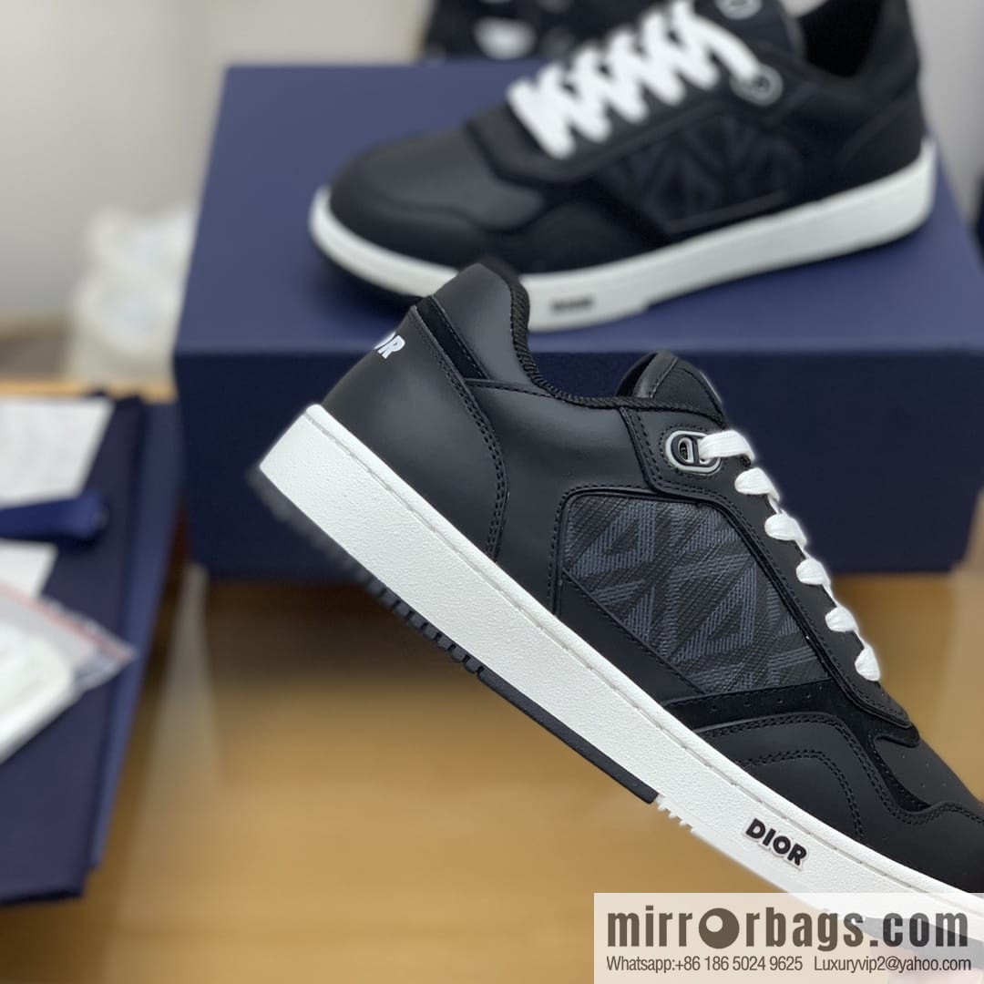 Dior uses black smooth cow leather (fabric) carefully made men's low-top sneakers