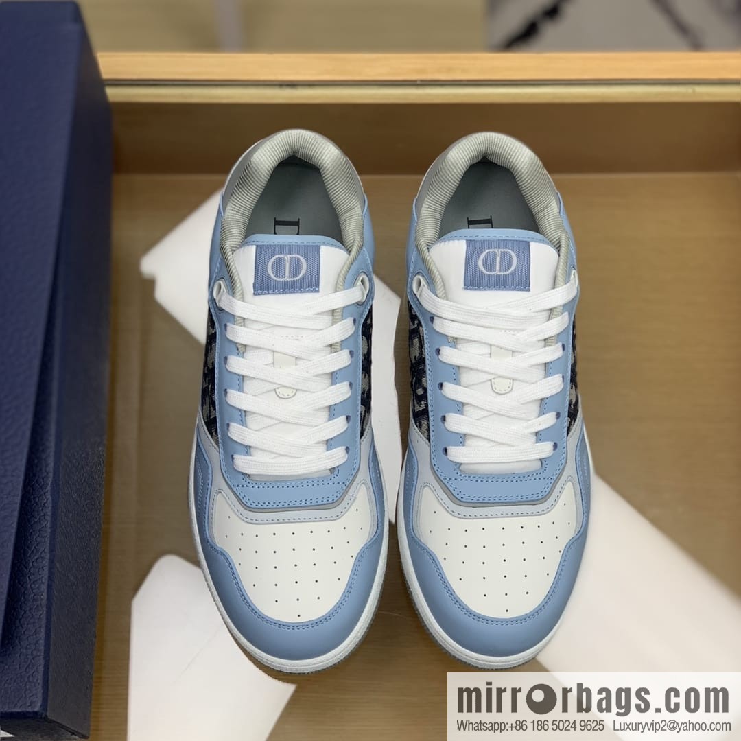 Dior uses black smooth cow leather (fabric) carefully made men's low-top sneakers