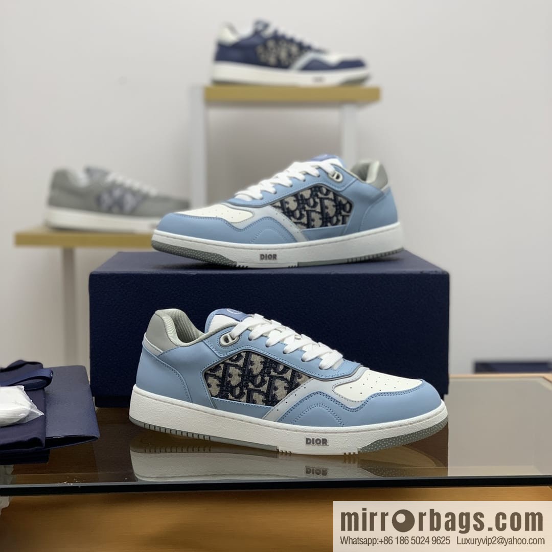 Dior uses black smooth cow leather (fabric) carefully made men's low-top sneakers