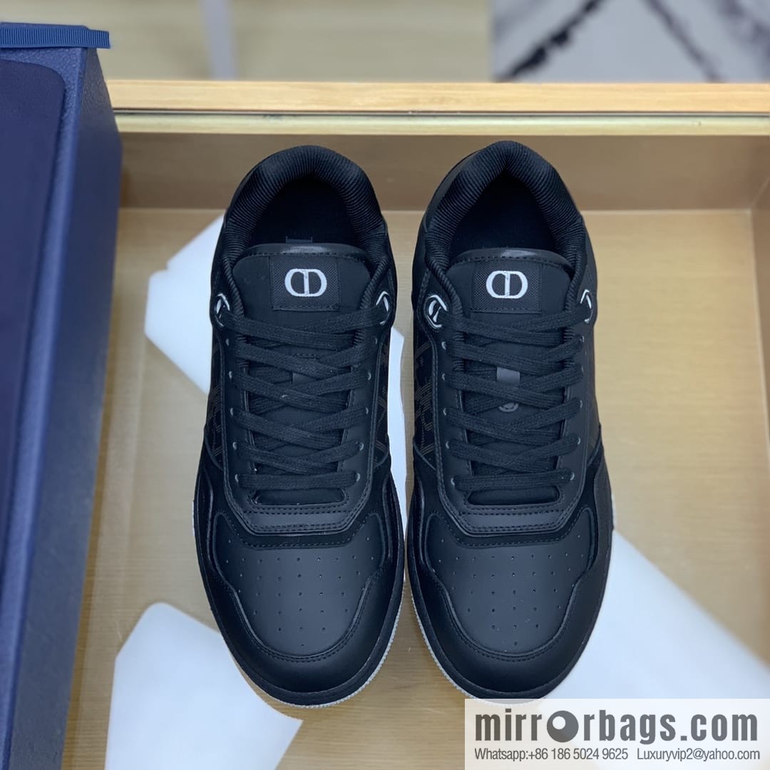 Dior uses black smooth cow leather (fabric) carefully made men's low-top sneakers
