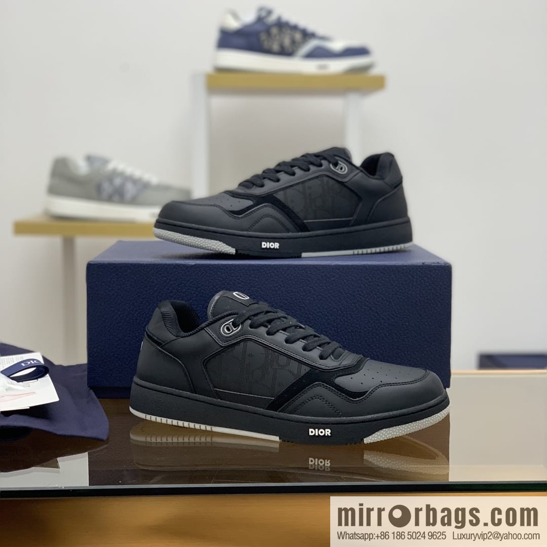 Dior uses black smooth cow leather (fabric) carefully made men's low-top sneakers