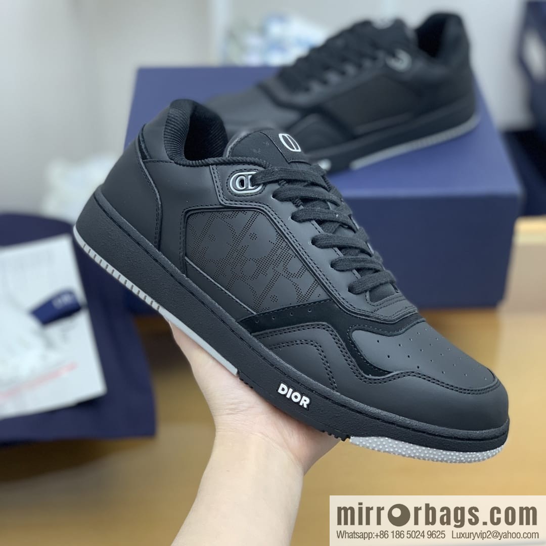 Dior uses black smooth cow leather (fabric) carefully made men's low-top sneakers