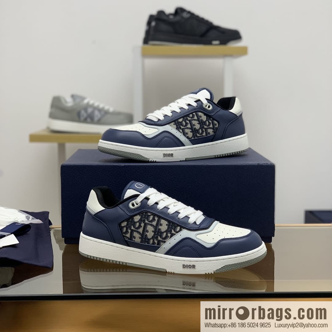 Dior uses black smooth cow leather (fabric) carefully made men's low-top sneakers
