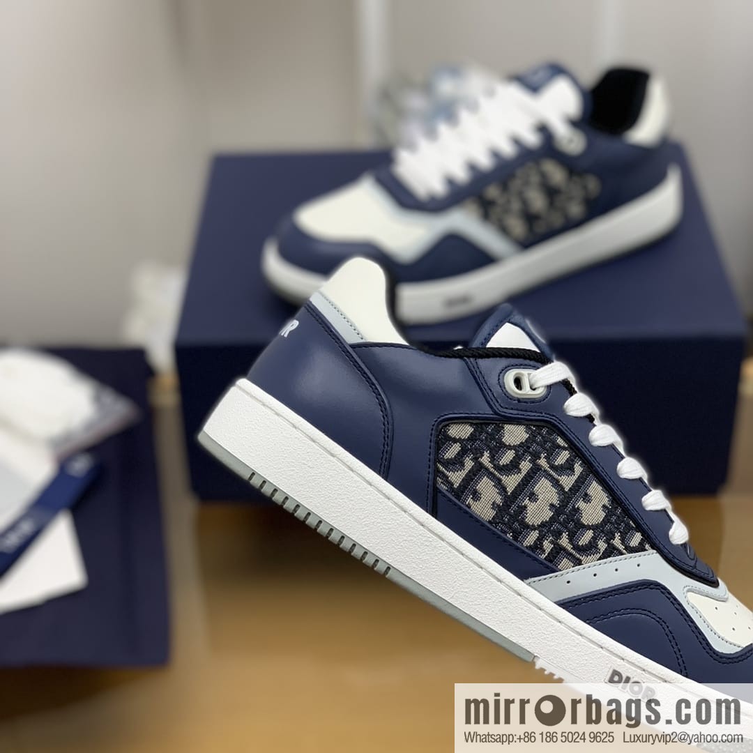 Dior uses black smooth cow leather (fabric) carefully made men's low-top sneakers