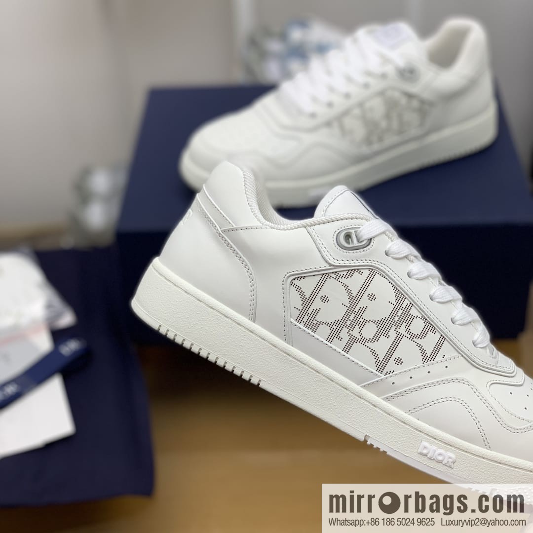 Dior uses black smooth cow leather (fabric) carefully made men's low-top sneakers